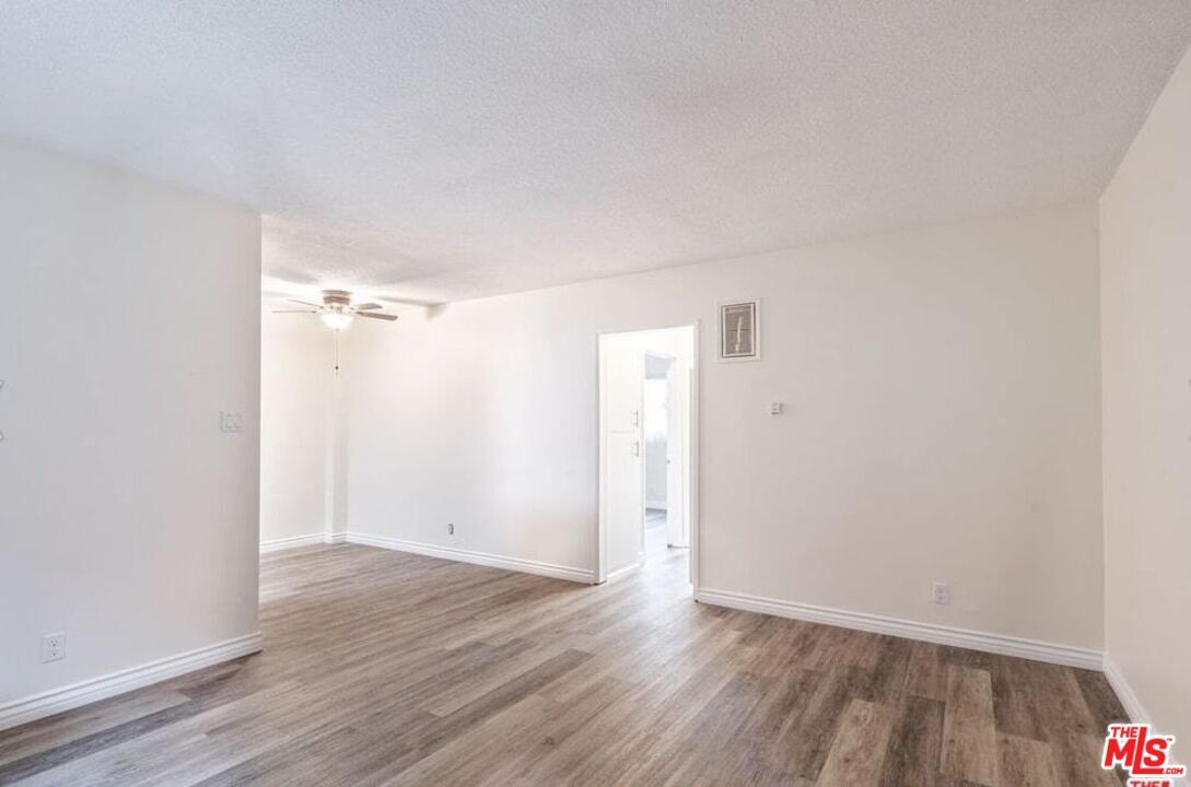 Foto principal - 13343 Victory Blvd