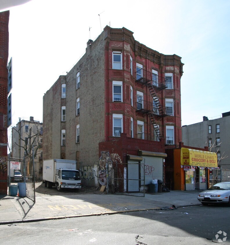 Primary Photo - 932 Madison St