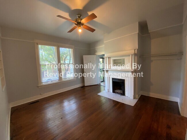 Building Photo - Great Studio Apartment in the heart of Mid...