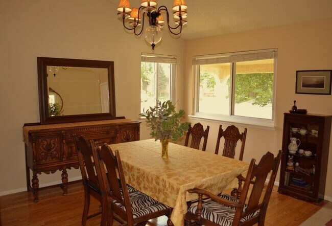 Foto del edificio - Elegant 4 BD/2.5 BA Home