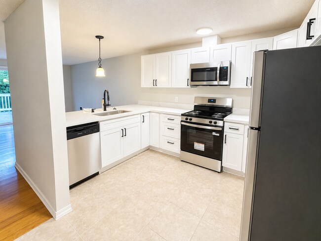 Foto del edificio - Beautiful 2 Bedroom 1 3/4 Bath Duplex in Gig Harbor!