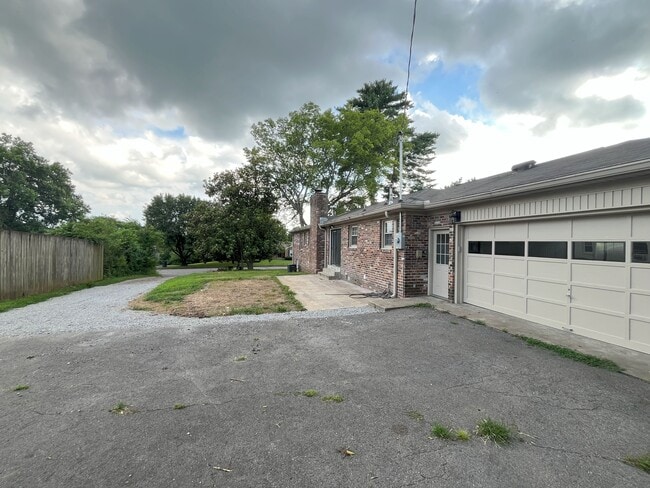 Building Photo - 200 Sewanee Cir