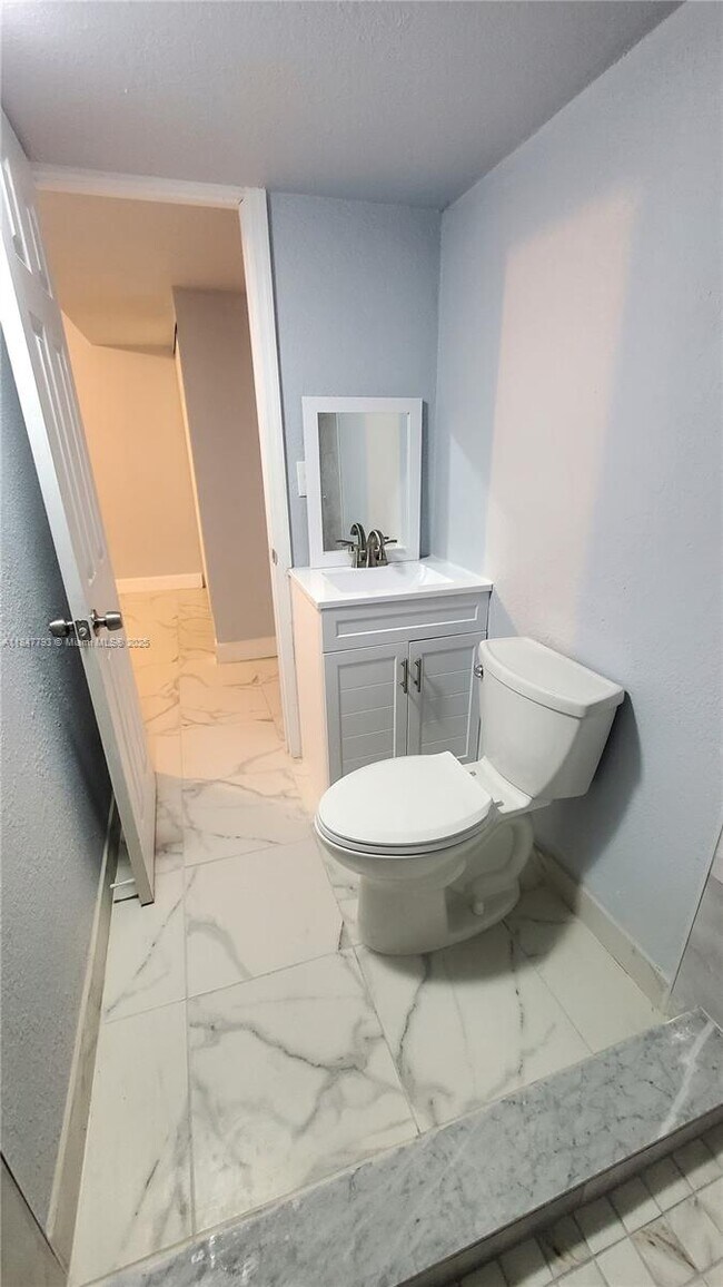 Foto del edificio - 8613 Beekman Dr