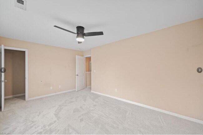 Building Photo - mubarak room 2