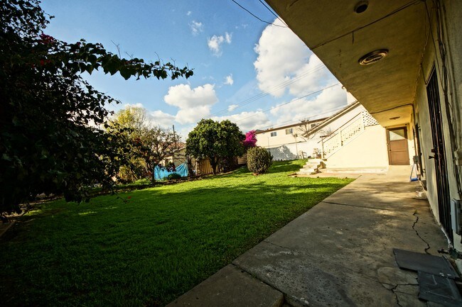 Building Photo - 439 S New Ave