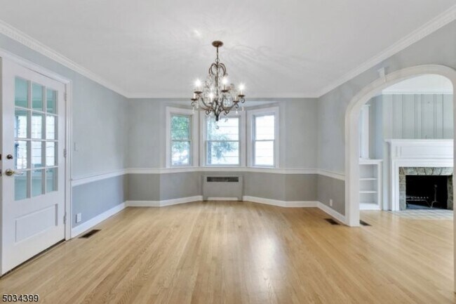Building Photo - 47 Meadowbrook Rd