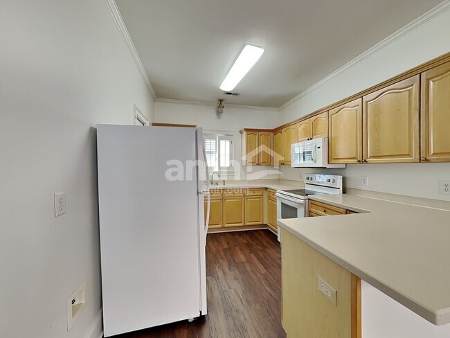 Foto del edificio - 6111 Creft Cir