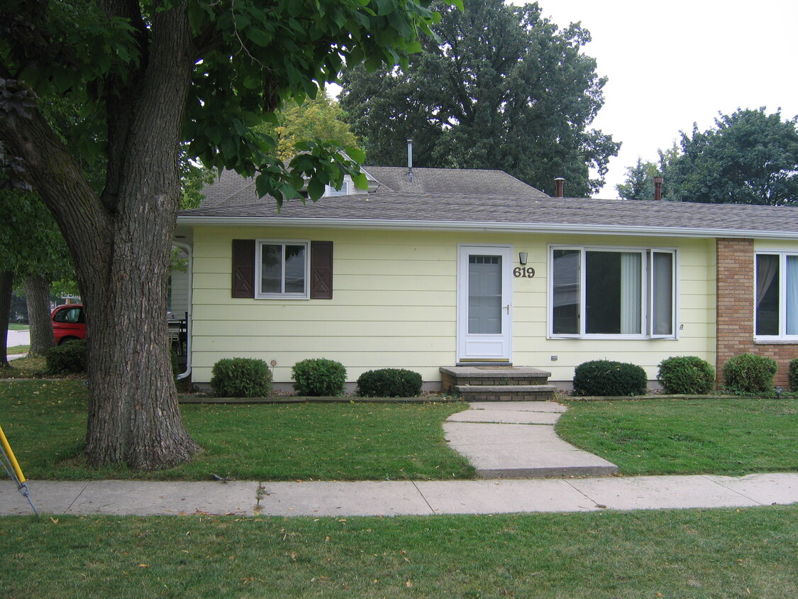 Building Photo - 619 Sterling Ave