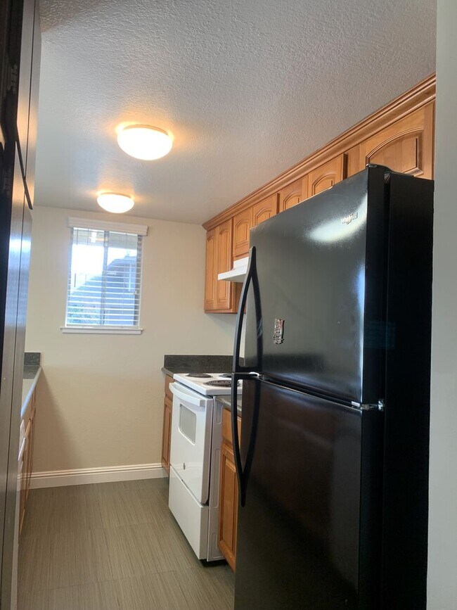 Foto del edificio - Cupertino, 3 Bed, 2 Bath -Condo, Excellent...