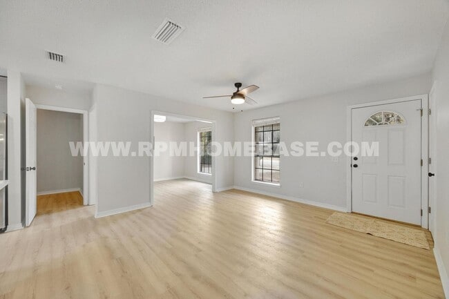 Building Photo - Fully Renovated 5-Bedroom Home with Modern...