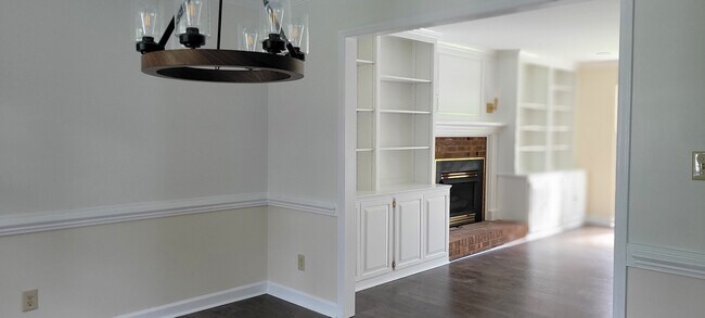 Building Photo - 6216 Krandon Dr