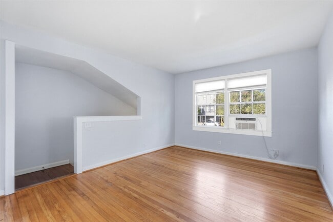 Building Photo - 2223 Singleton St