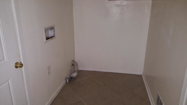 Building Photo - 1276 Sycamore Dr SW
