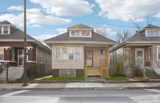 Building Photo - 1329 W 71st St
