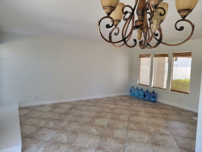 Building Photo - 4 Bedroom Home