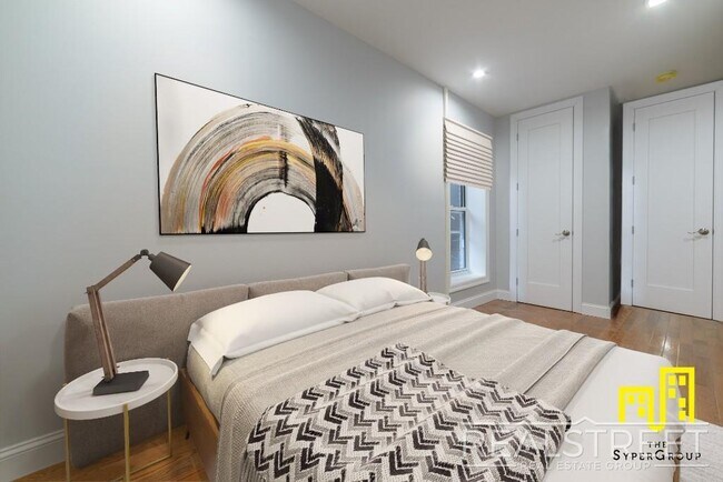 Foto del edificio - 1 Bed With OD Sapce in Crown Heights!