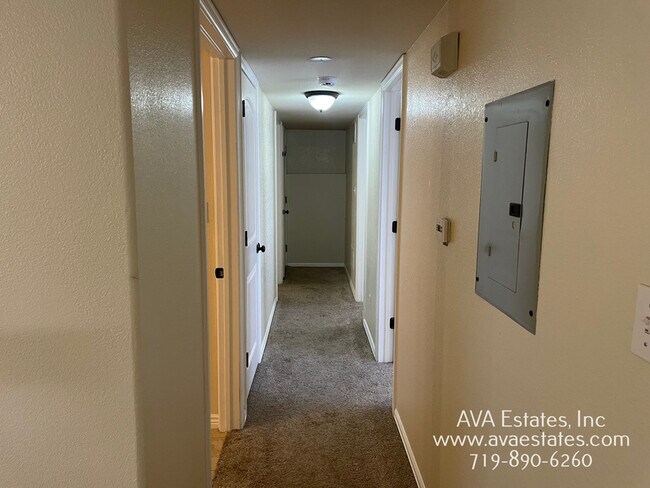 Building Photo - 689 E Laporte Dr