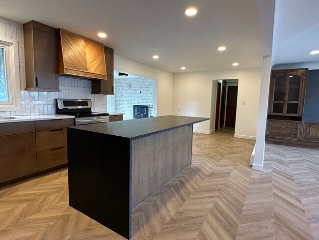 Foto del edificio - 3711 Ruthland Dr