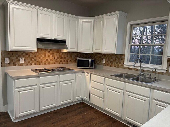 Foto del edificio - 2550 Highland Pointe Dr