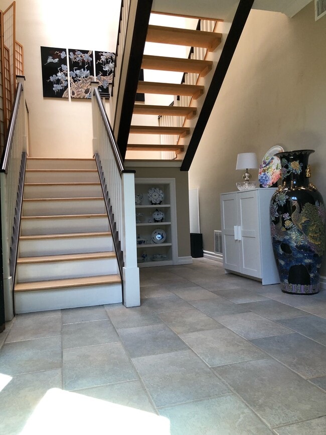 Building Photo - 1 Beech Tree Ln