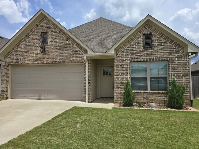 Foto del edificio - 823 Lindsey Ln