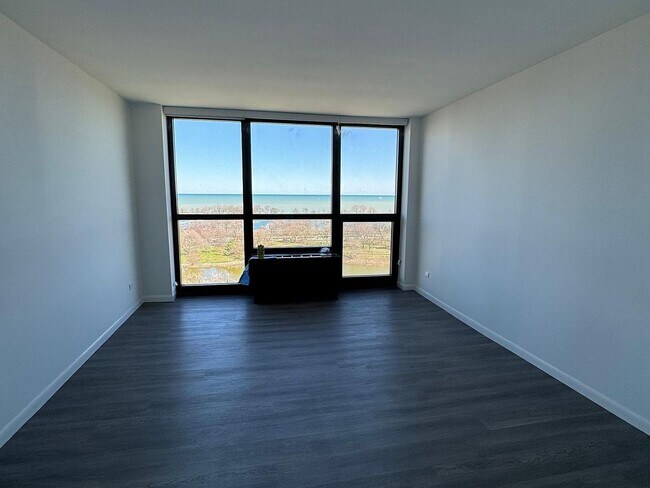 Foto del edificio - 2500 N Lakeview Ave