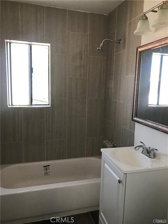 Foto del edificio - 6538 1/2 Ajax Ave