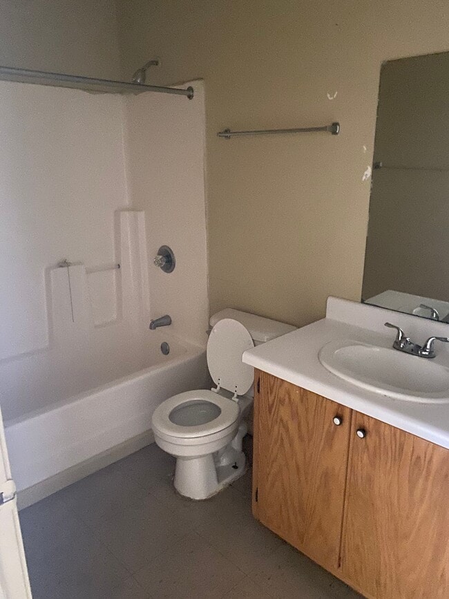 Building Photo - Monthly Paid Rent