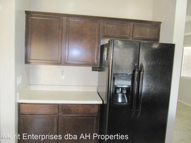 Building Photo - 4 br, 2.5 bath House - 2630 E GILLCREST RD