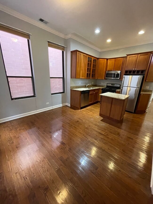 Building Photo - 2672 N Halsted St