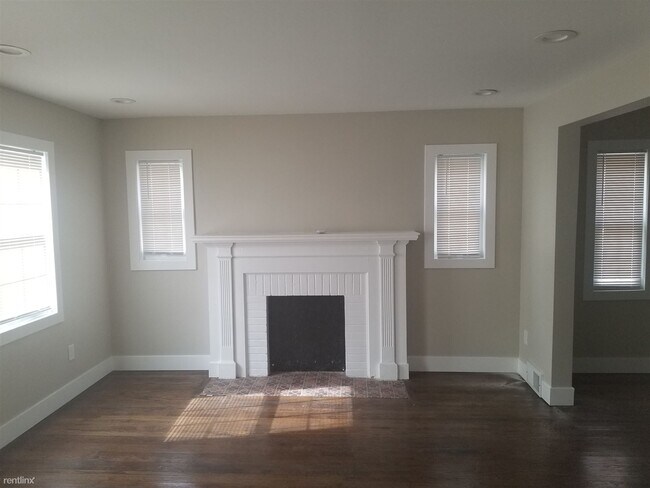 Building Photo - 3 br, 1.5 bath House - 16126 Wildemere St