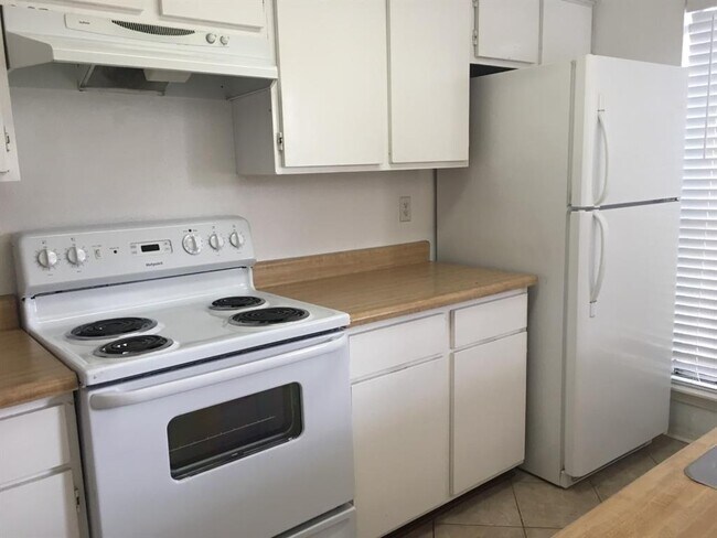 Foto del edificio - 3901 Woodchase Dr