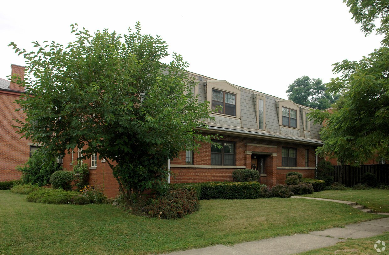 Building Photo - 10-20 E Deshler Ave