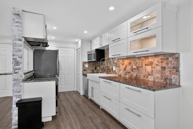 Building Photo - 20 Walden Dr