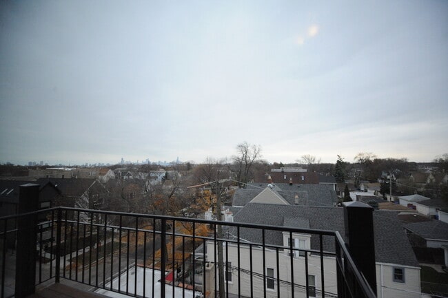 Building Photo - 2903 W Irving Park Rd