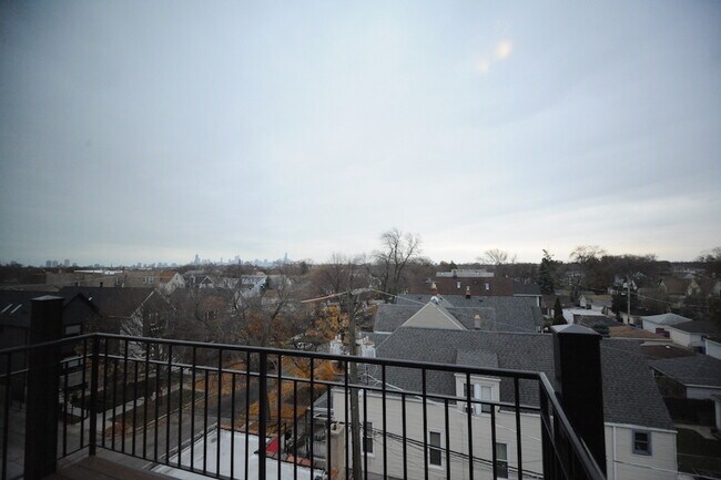 Foto del edificio - 2903 W Irving Park Rd