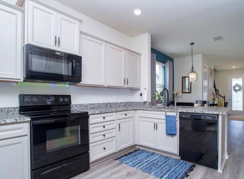 Foto principal - 7650 Yale Harbor Dr