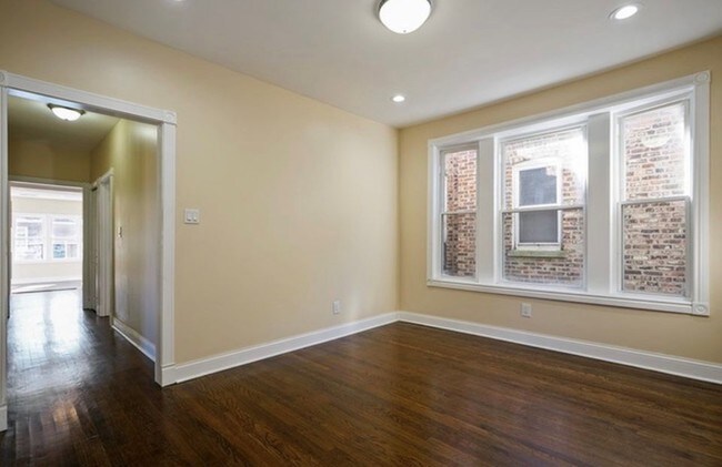 Dining - 162 N La Crosse Ave