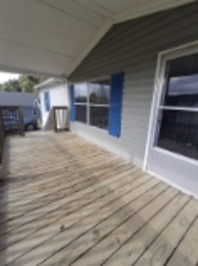 Building Photo - Peaceful suburban lifestyle yet easy commu...