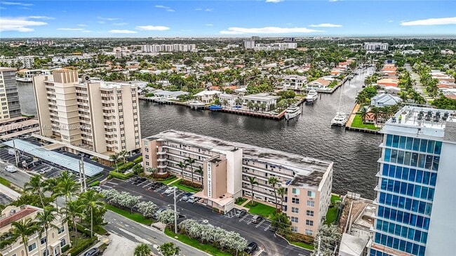 Building Photo - 401 N Riverside Dr