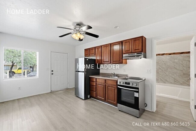 Building Photo - 2115 N Oracle Rd