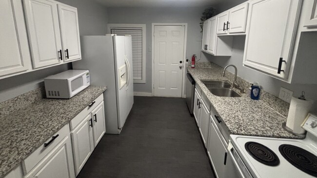 Foto del edificio - 151 Manganese St