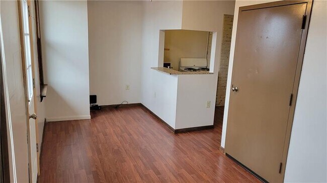 Building Photo - 836 Windom St
