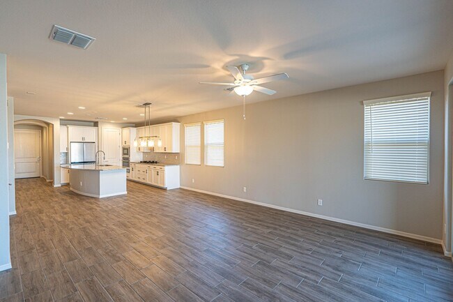 Building Photo - BRAND NEW 4 Bed/2 Bath Home in Promenade!