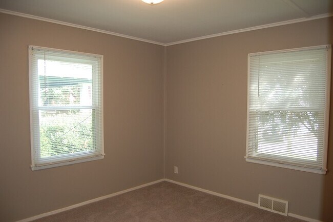 Foto del edificio - 233 Melrose Ct