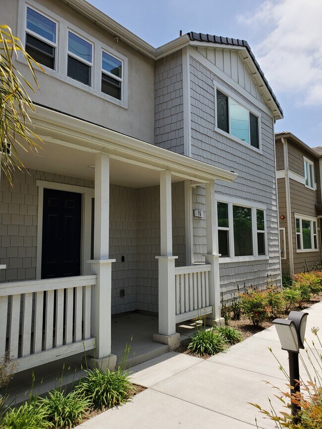front of house - 18 Edgemont