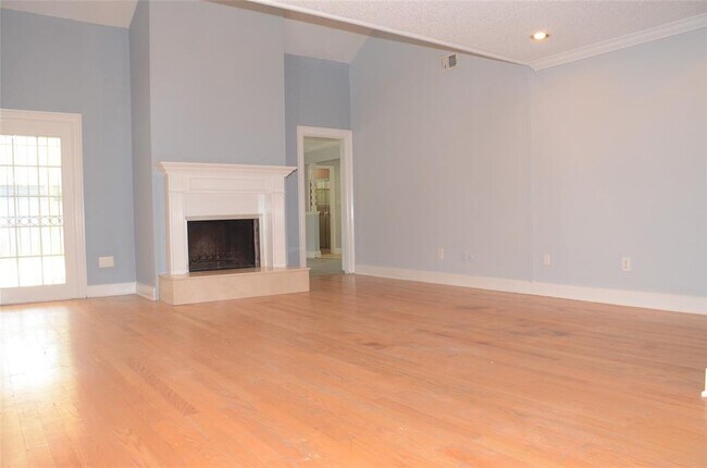Foto del edificio - 6502 Briar Terrace Dr