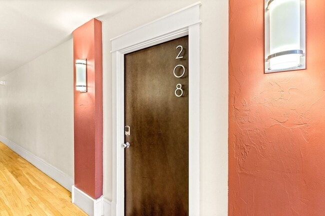 Building Photo - Stunning Industrial-Chic Loft in the Heart of Capitol Hill