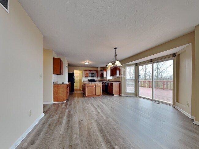 Building Photo - 6283 Zoellners Pl