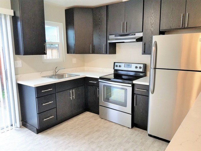 Foto principal - 3 Bed, 1.5 Bath - Hayward Townhouse near BART
